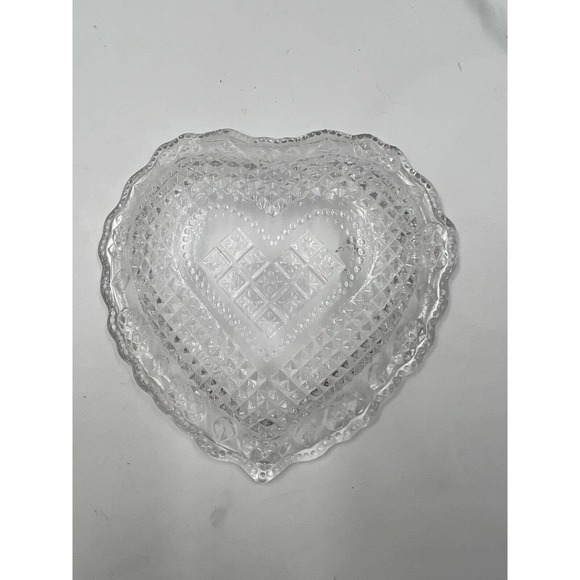 Vtg Avon Glass Clear Heart Dish Cape Code 5" W Diamonds Trinket Bowl Ruffled Edg - Picture 3 of 6